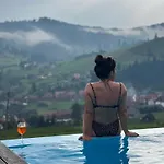 Hotel Vysche Neba *